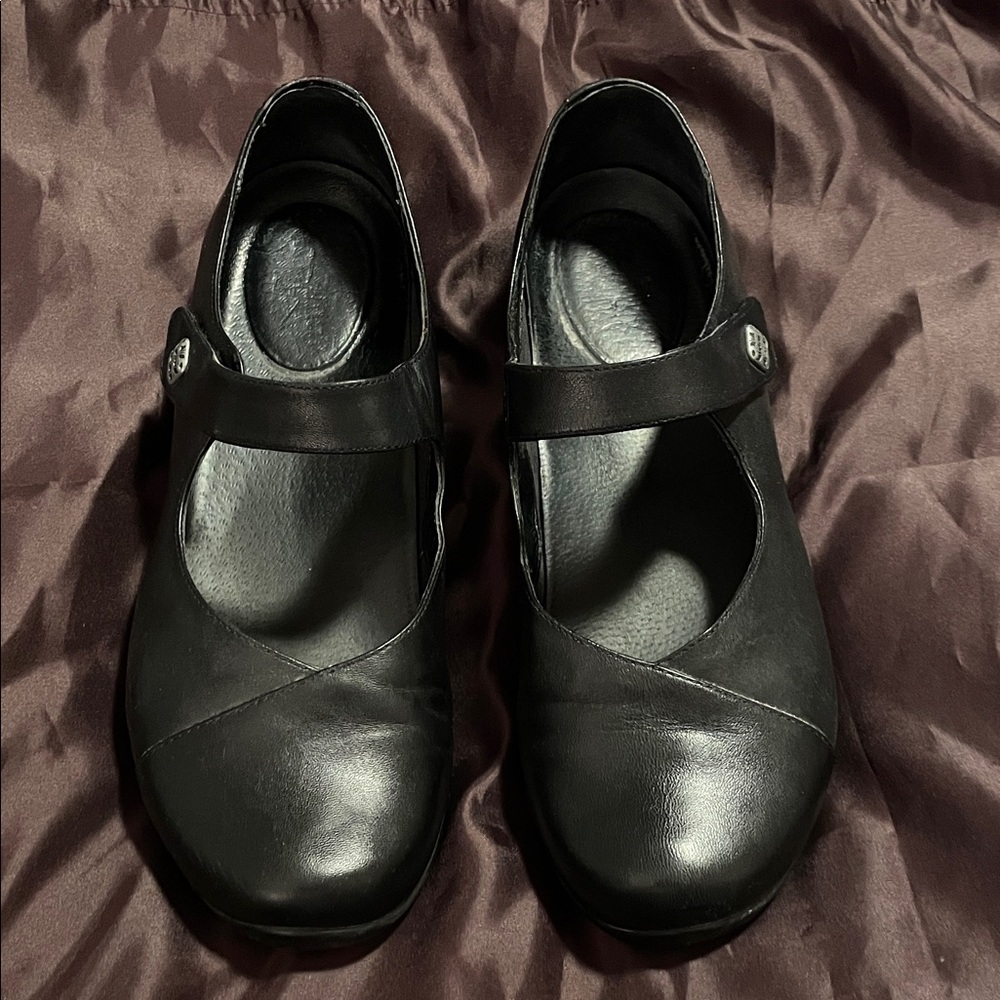 Dansko Black Leather Mary Jane Flats EU 41 or 10 to 10.5